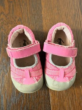 See Kai Run Velcro close sneakers